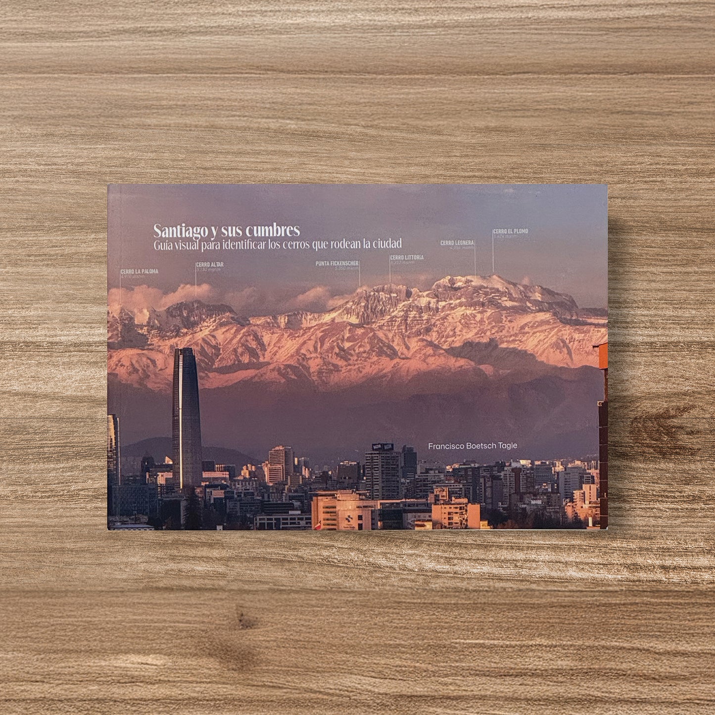 Libro Santiago y sus cumbres: Guía visual para identificar los cerros que rodean la ciudad