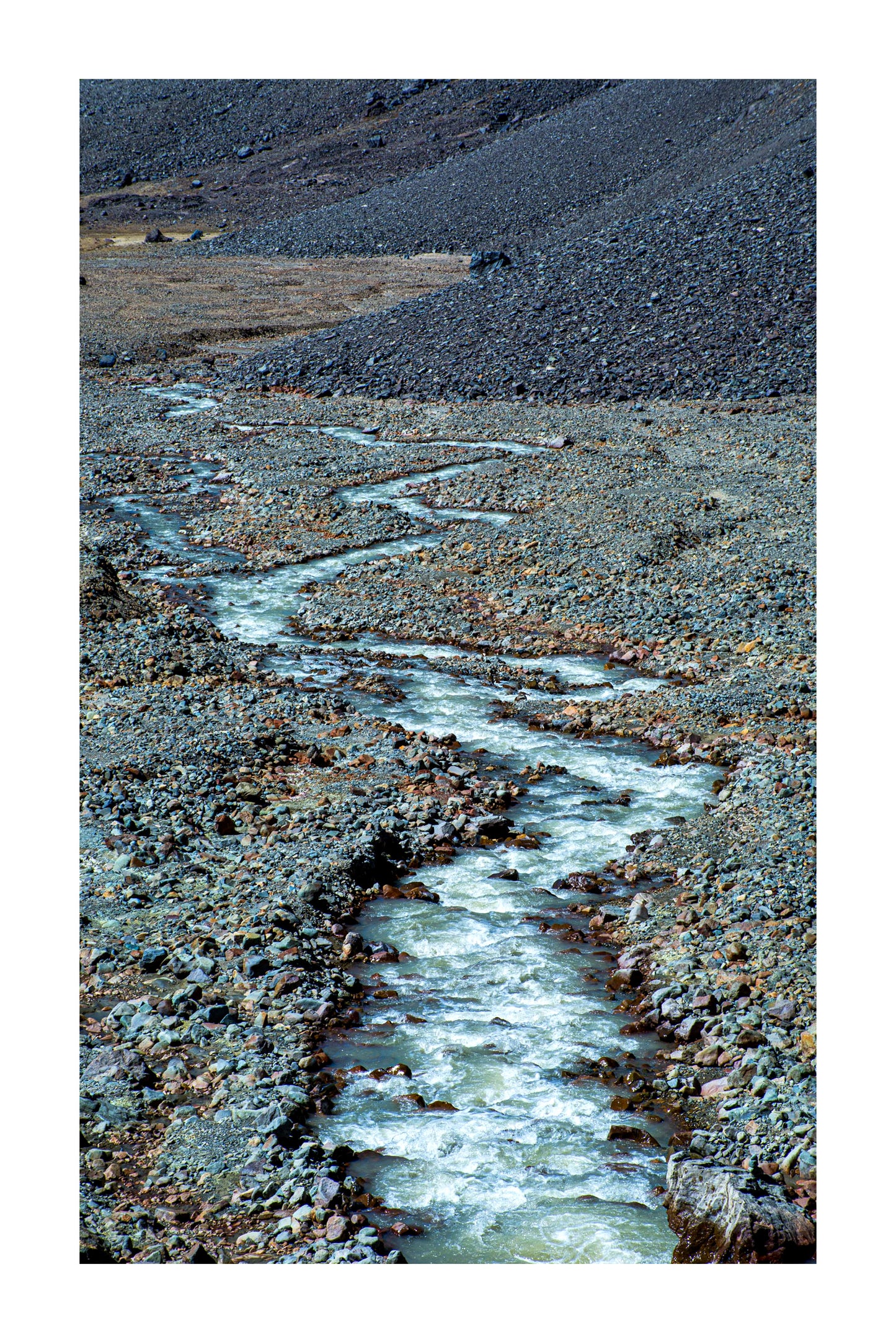 V. Nacimiento de Yerba Loca