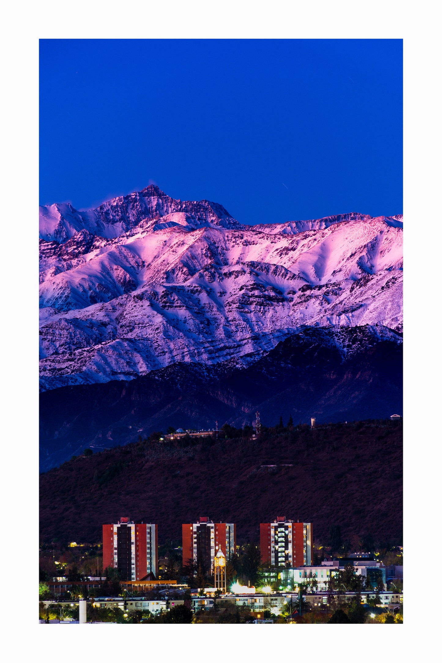Cerro Altar sobre Santiago