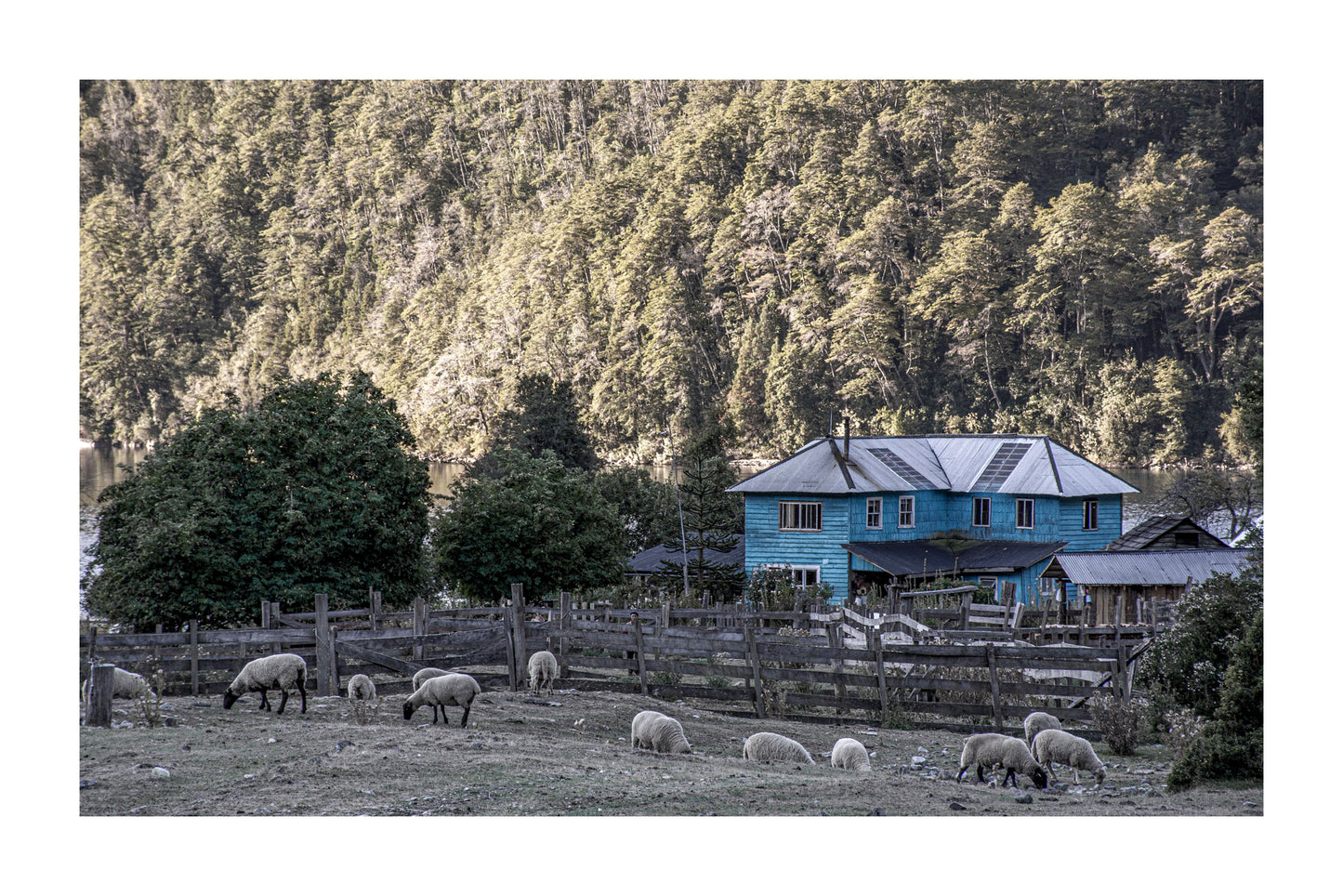 Hosteria en el Lago Azul