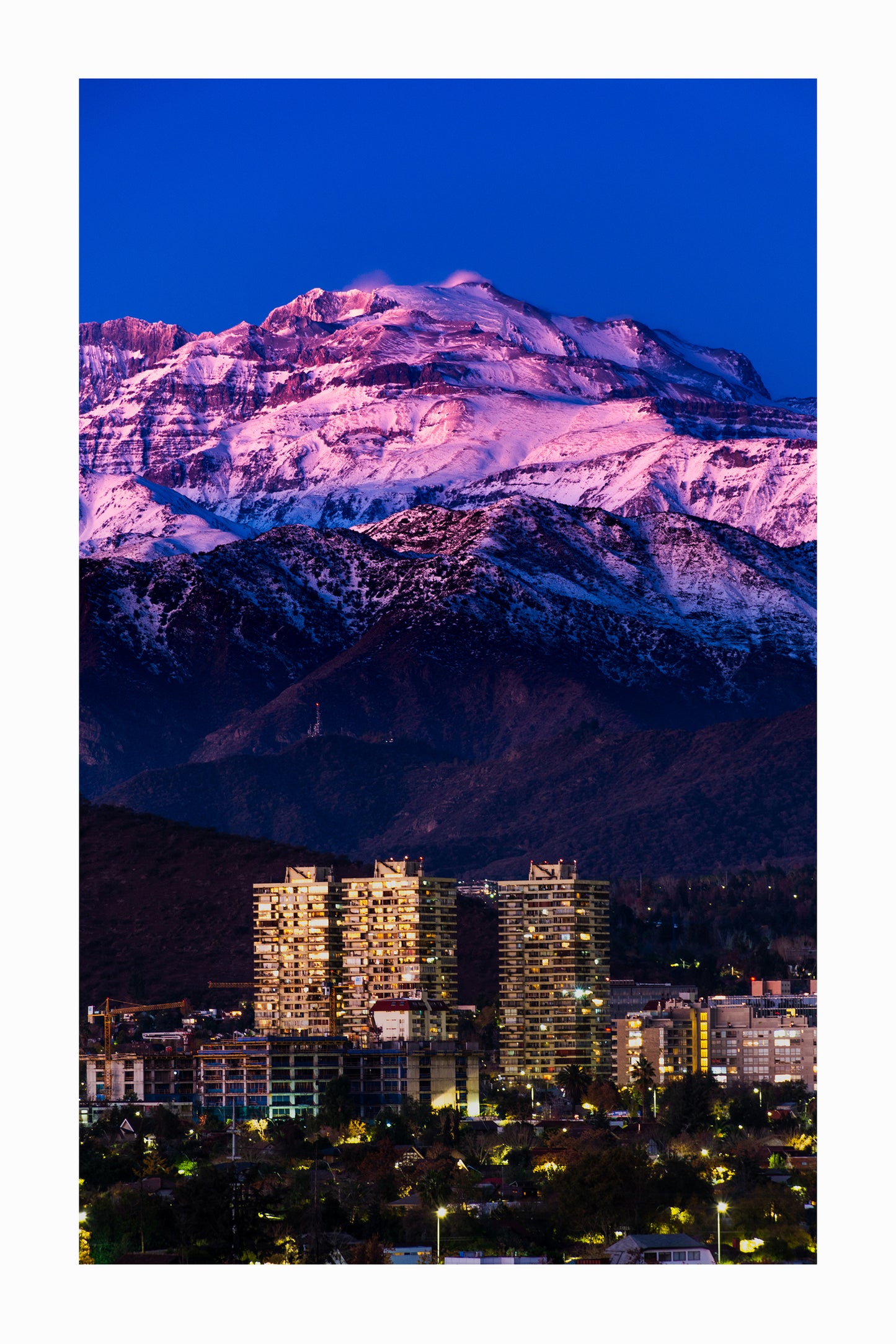 Cerro el Plomo sobre Santiago